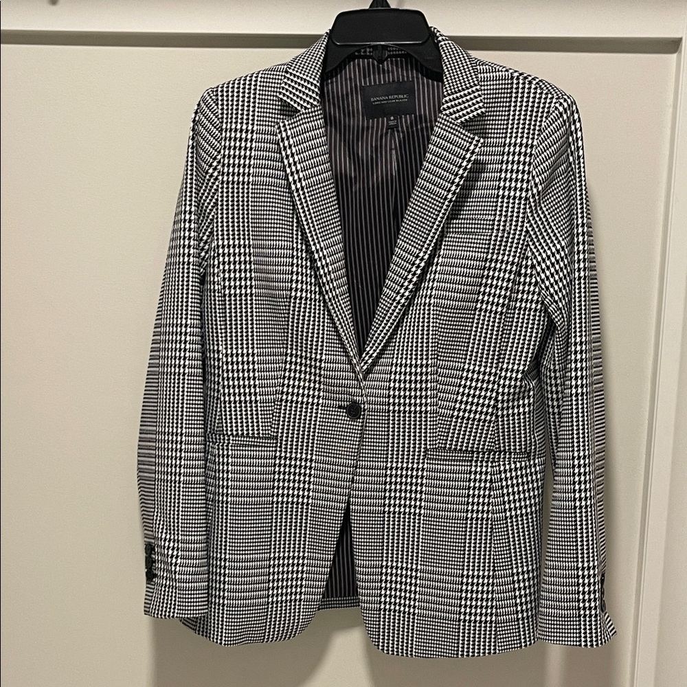 Banana Republic Black and White Houndstooth Plaid Blazer